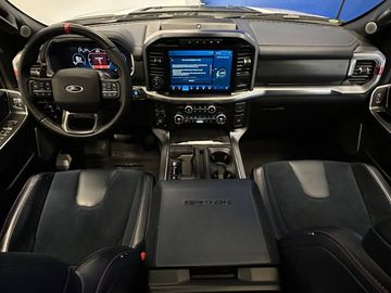 Car image 13