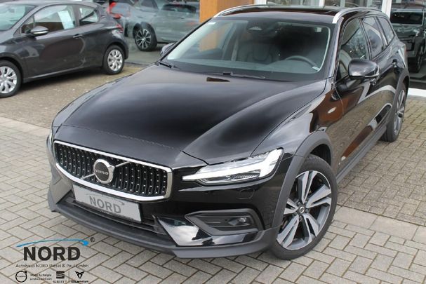 Volvo V60 Cross Country AWD B4 145 kW image number 1