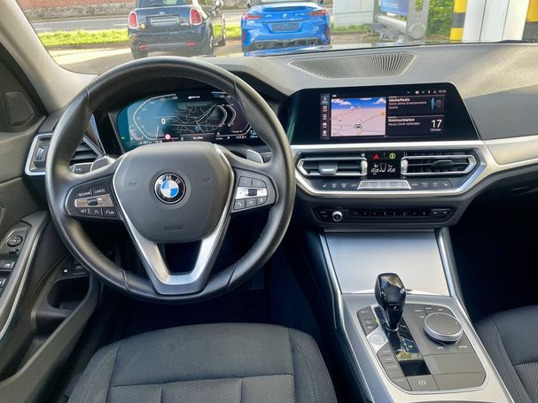 BMW 330e Touring xDrive 215 kW image number 13