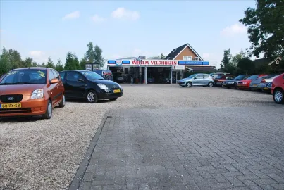 Car image 32
