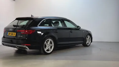 Car image 3