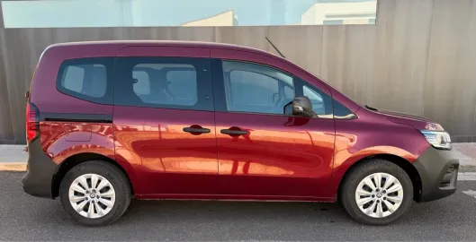 Car image 3