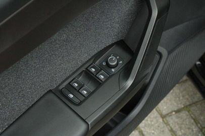 Car image 38