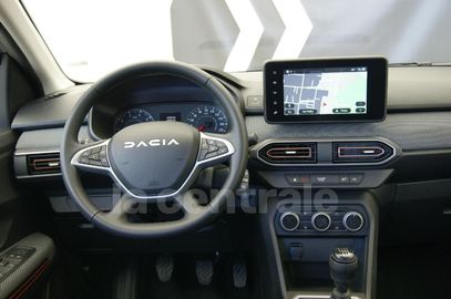 Car image 10