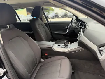 Car image 32