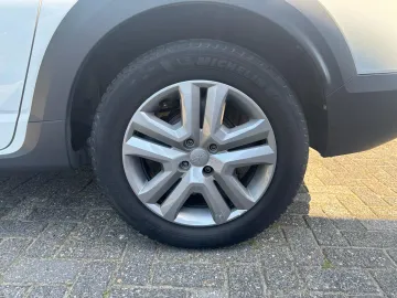 Car image 33