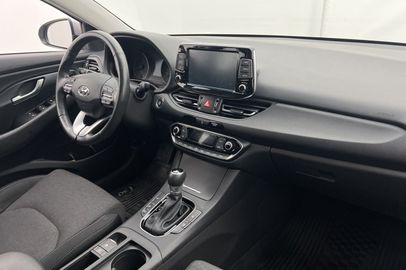 Car image 26