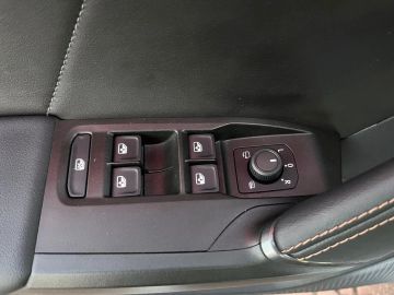 Car image 33