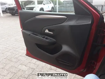 Car image 25