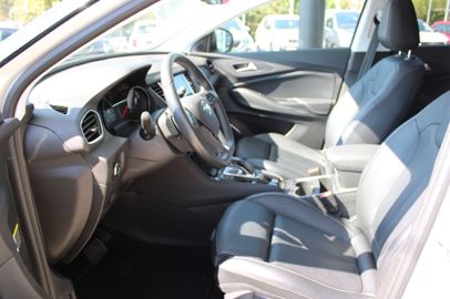 Car image 11