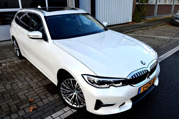 BMW 330i Touring xDrive 190 kW image number 2