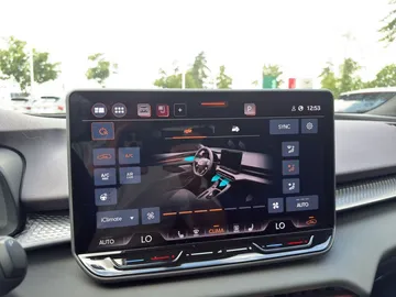 Car image 25