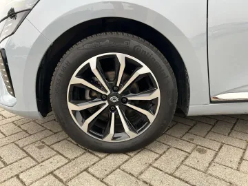 Car image 30