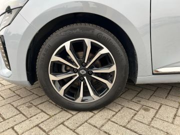 Car image 30