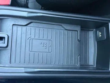Car image 43