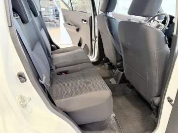 Car image 26