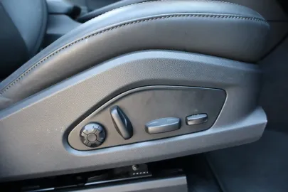 Car image 36