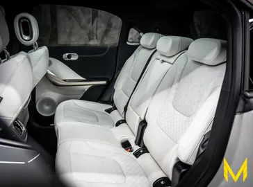 Car image 30