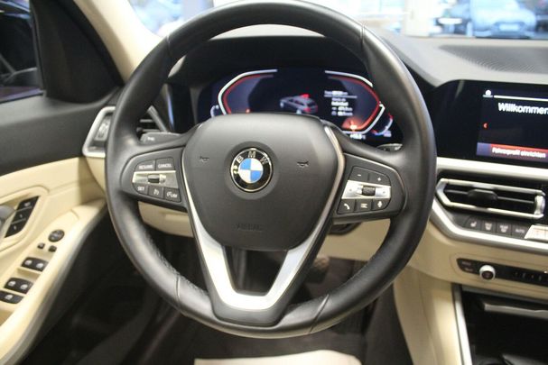 BMW 330i Touring xDrive Advantage 190 kW image number 8