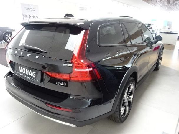 Volvo V60 Cross Country AWD B4 145 kW image number 3