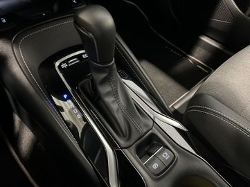 Car image 24