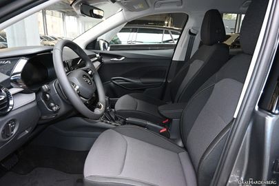 Car image 10