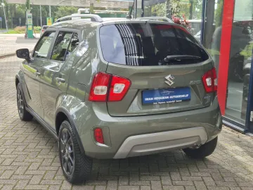 Car image 4
