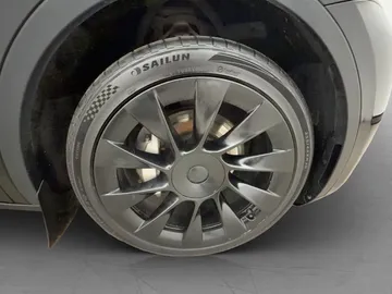 Car image 34