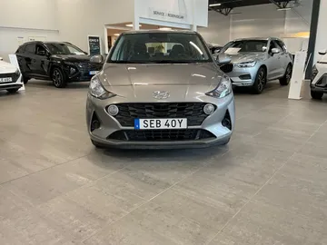 Car image 3