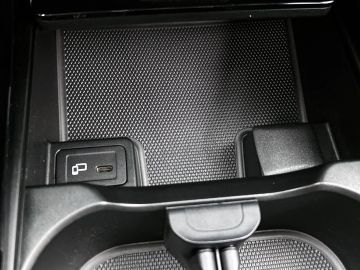 Car image 43