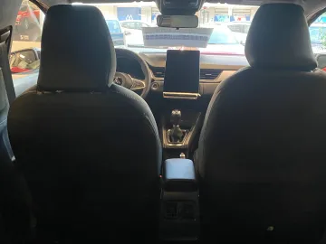 Car image 28