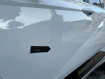Car image 38