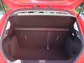 Car image 32