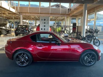 Car image 4