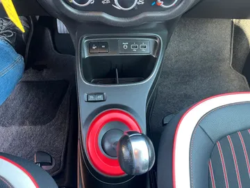 Car image 27