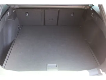 Car image 32