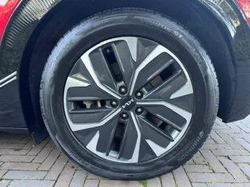 Car image 31