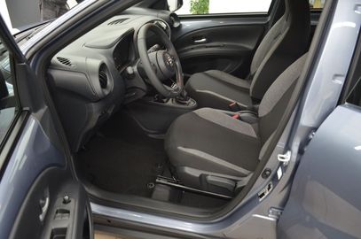 Car image 15