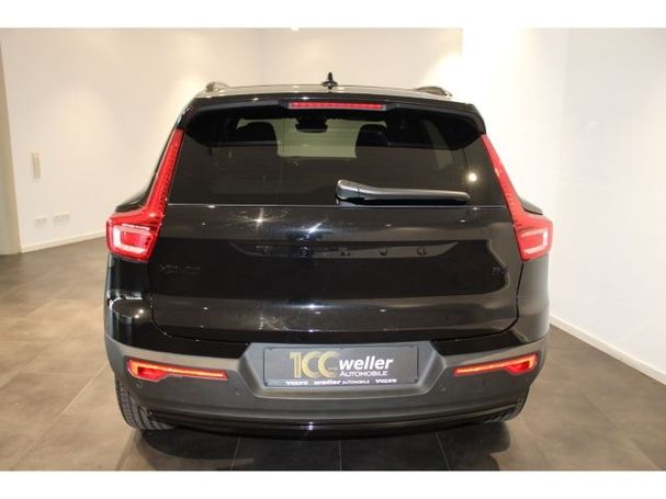 Volvo XC40 B3 Plus Black Edition 120 kW image number 3