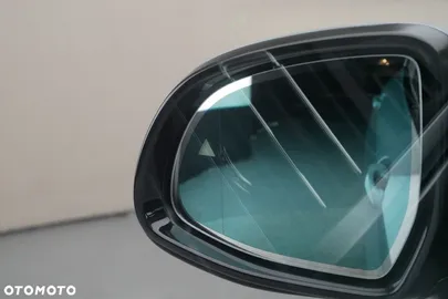 Car image 40