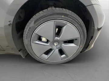 Car image 35