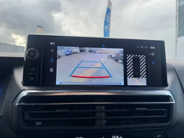 Car image 28
