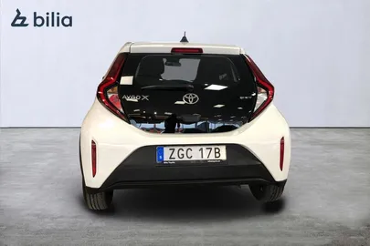 Car image 3