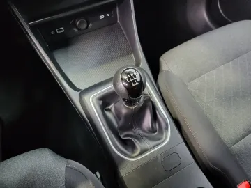 Car image 25