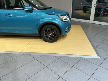 Car image 4