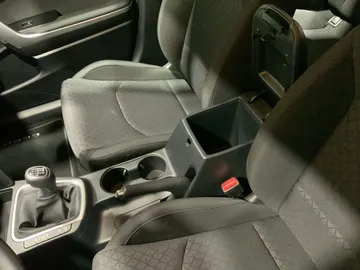 Car image 24