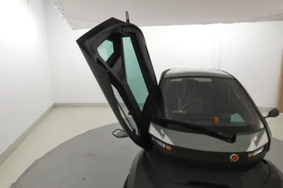 Car image 25