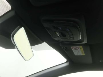 Car image 32