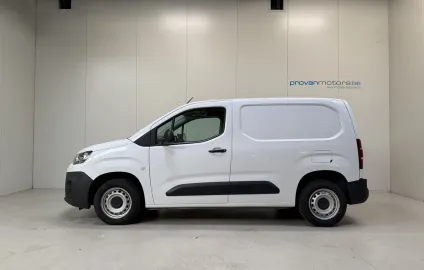 Car image 25