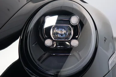Car image 30